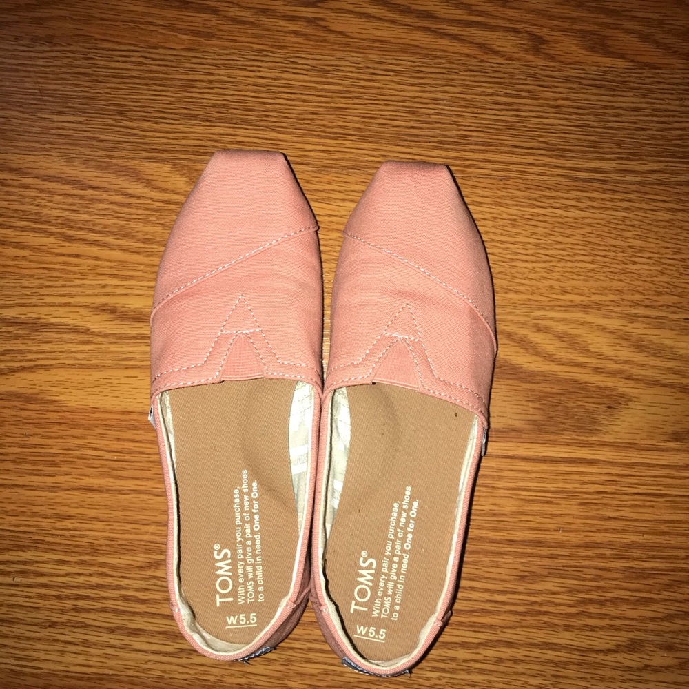 Women’s Pink Toms 5.5